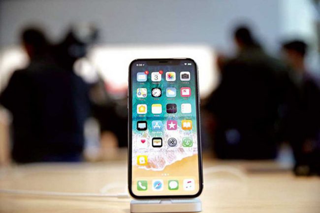 iPhone 9 sẽ không thể ra mắt vào cuối tháng này. Ảnh: AFP