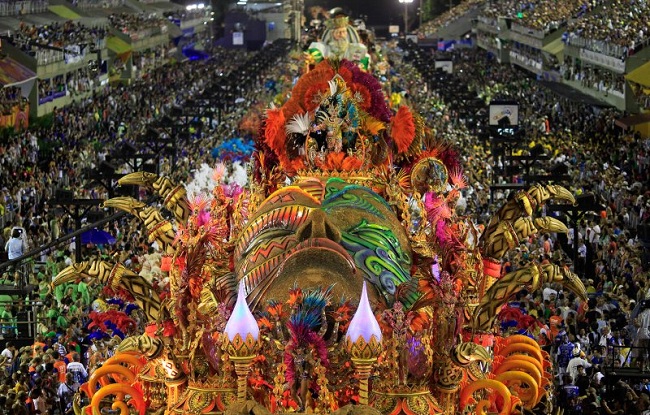 Lễ hội hóa trang Rio Carnival tại Brazil. Ảnh: Ricardo Moraes/ Reuters.