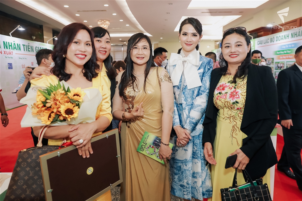 Hoa hậu Phan Thị Mơ tham dự sự kiện