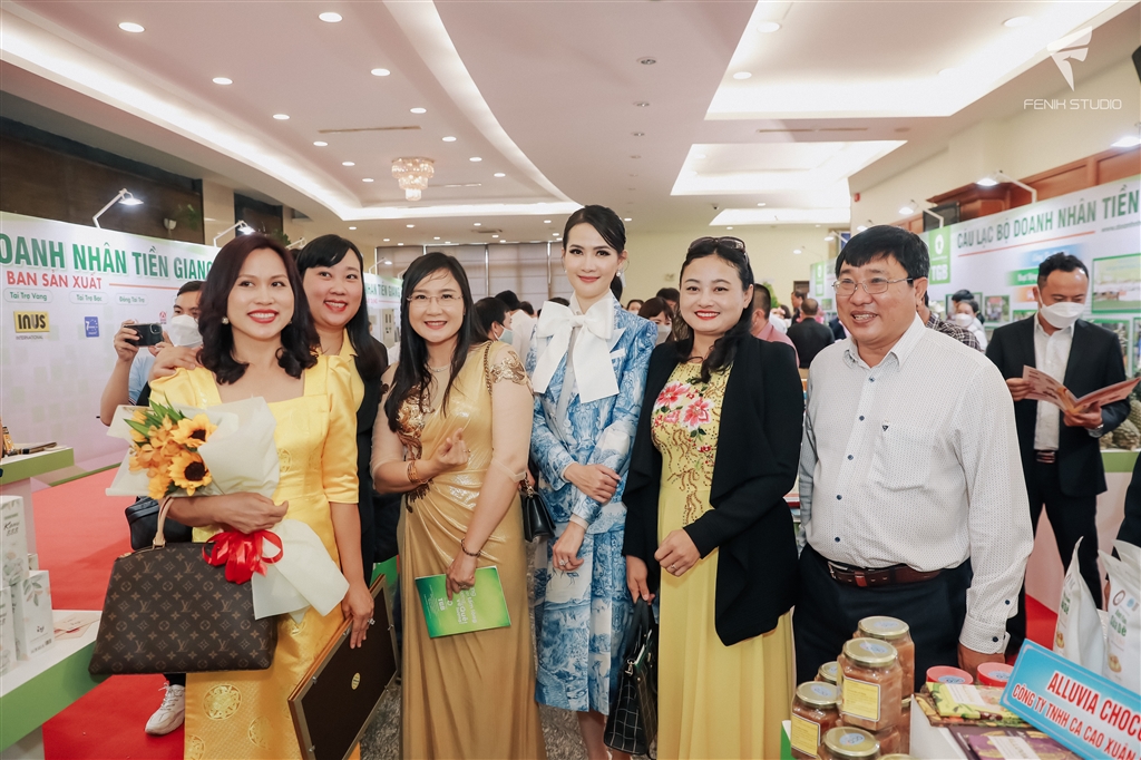 Hoa hậu Phan Thị Mơ tham dự sự kiện